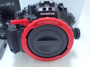 中古水中カメラ用品 OLYMPUS オリンパス ミラーレス一眼 OM-D E-M1ボディ + 防水プロテクターPT-EP11 セット