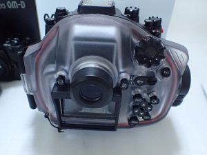 中古水中カメラ用品 OLYMPUS オリンパス ミラーレス一眼 OM-D E-M1ボディ + 防水プロテクターPT-EP11 セット