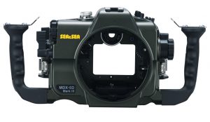 キヤノン EOS 5D Mark III用ハウジング「SEA&SEA MDX-5D Mark III」を、キャノン EOS 5D Mark IV カメラ用ハウジングに改造