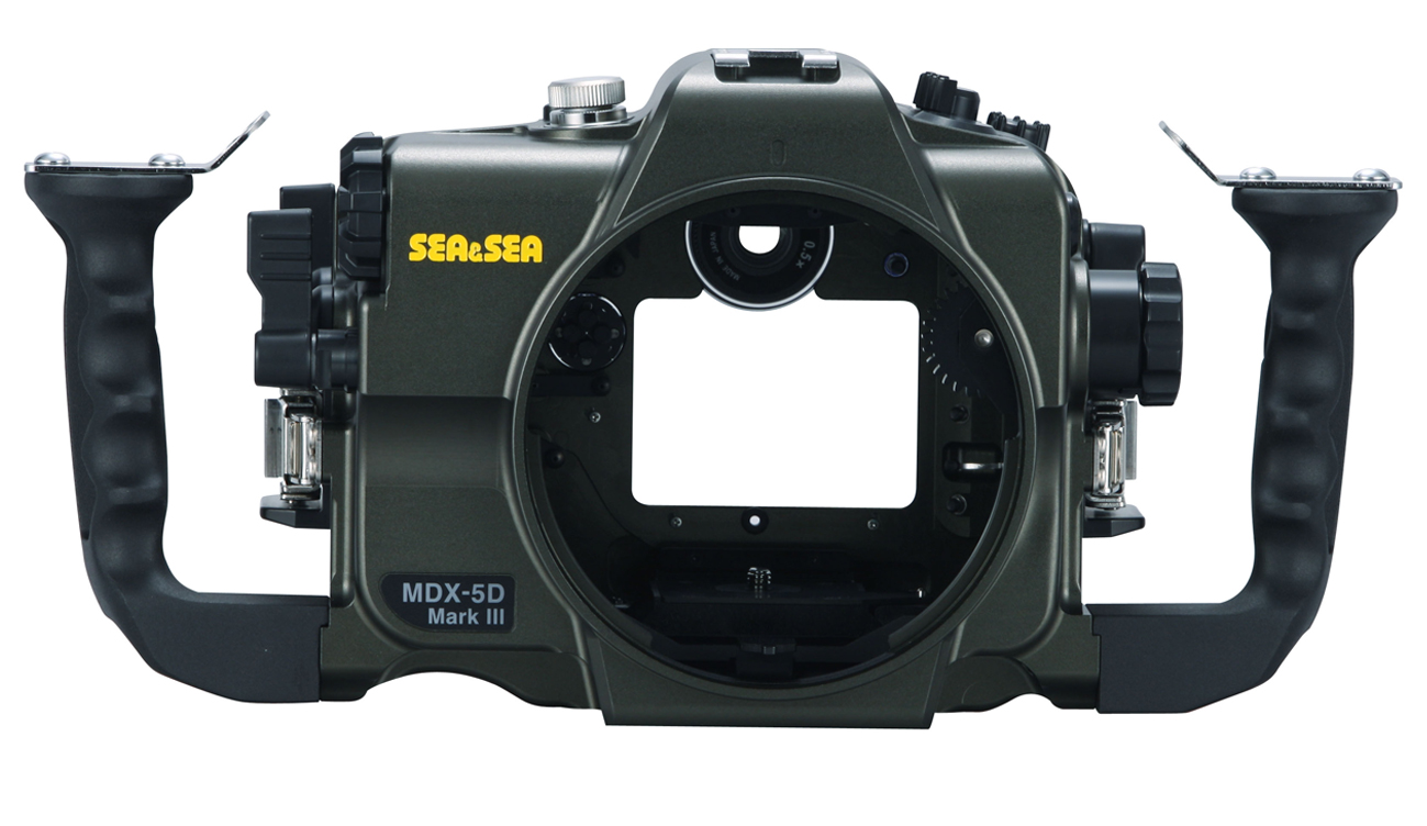 キヤノン EOS 5D Mark III用ハウジング「SEA&SEA MDX-5D Mark III」を、キャノン EOS 5D Mark IV カメラ用ハウジングに改造