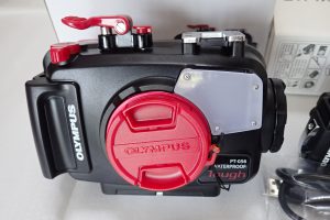 中古水中カメラ用品 OLYMPUS TG-4 + PT-056セット