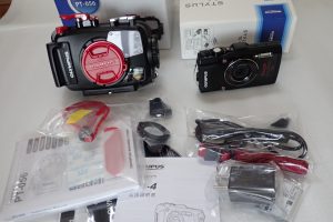 中古水中カメラ用品 OLYMPUS TG-4 + PT-056セット