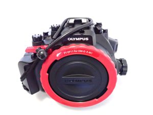 中古水中カメラ機材 OLYMPUS OM-D E-M1 + PT-EP11 防水プロテクター セット