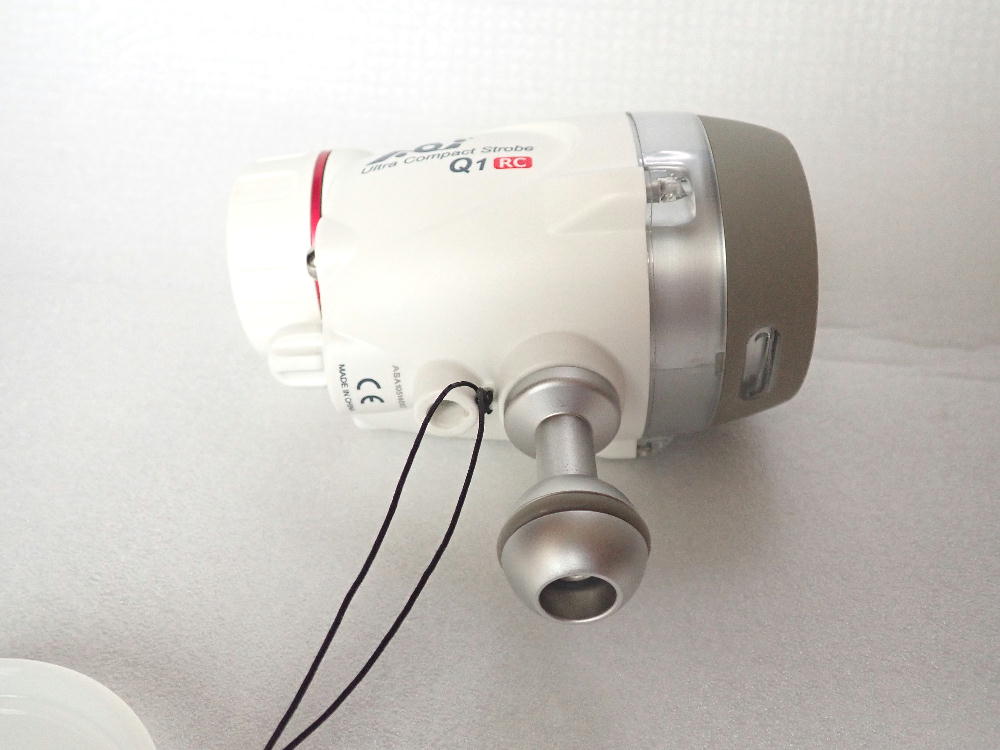 中古品 AOI-UCS-Q1-RC-WHT ホワイトボディ ストロボ
