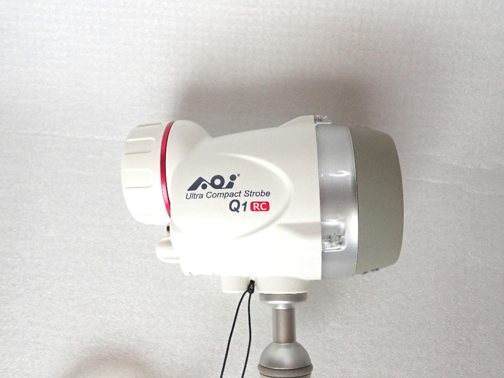 中古品 AOI-UCS-Q1-RC-WHT ホワイトボディ ストロボ