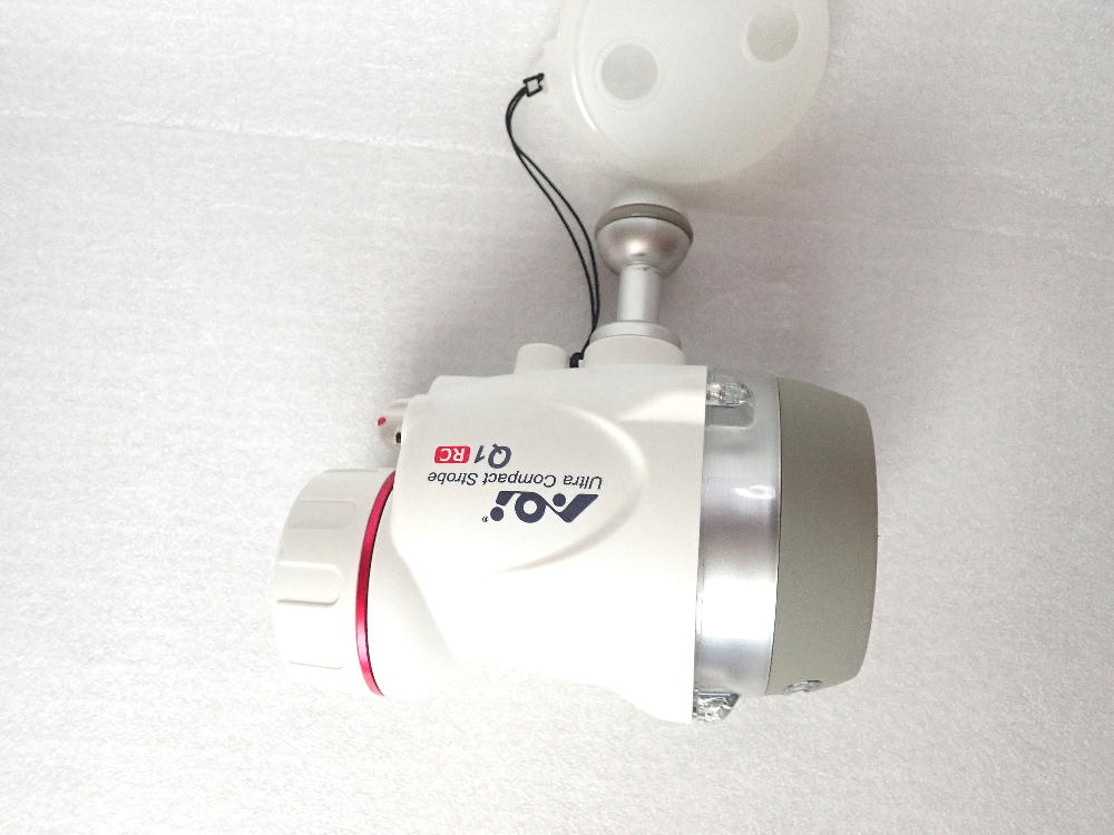 中古品 AOI-UCS-Q1-RC-WHT ホワイトボディ ストロボ