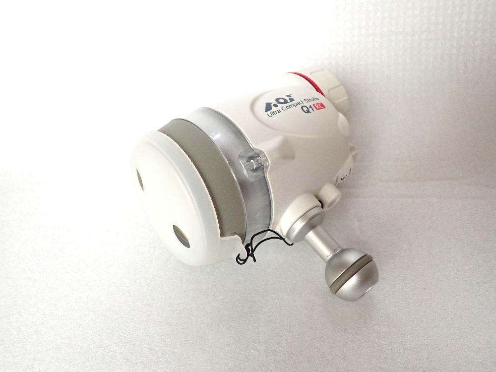 中古品 AOI-UCS-Q1-RC-WHT ホワイトボディ ストロボ