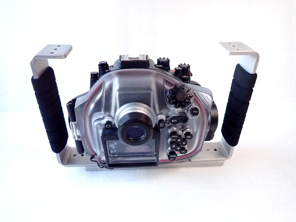 中古水中カメラ機材 OLYMPUS PT-EP11ハウジング MPBK-04両手グリップ付き