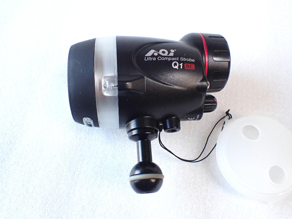 中古水中カメラ機材　AOI-UCS-Q1-RC-BLK ストロボ