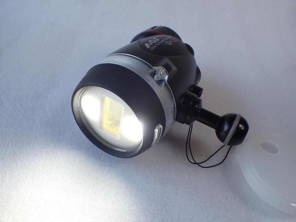 中古水中カメラ機材　AOI-UCS-Q1-RC-BLK ストロボ